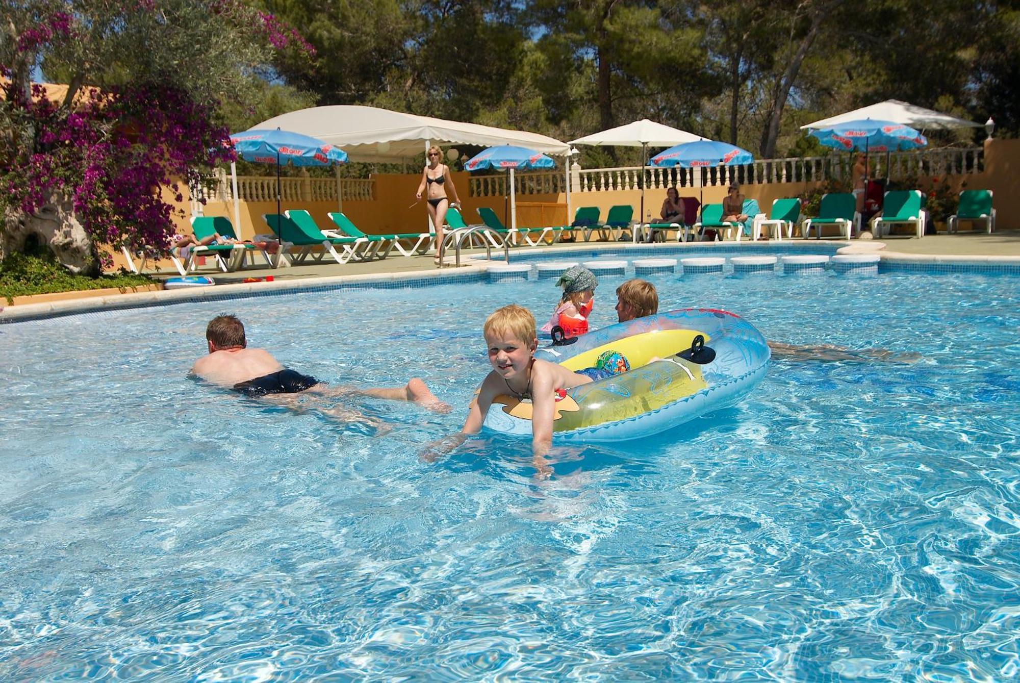 Ses Eufabietes Apartments & Restaurant Playa Migjorn Dış mekan fotoğraf