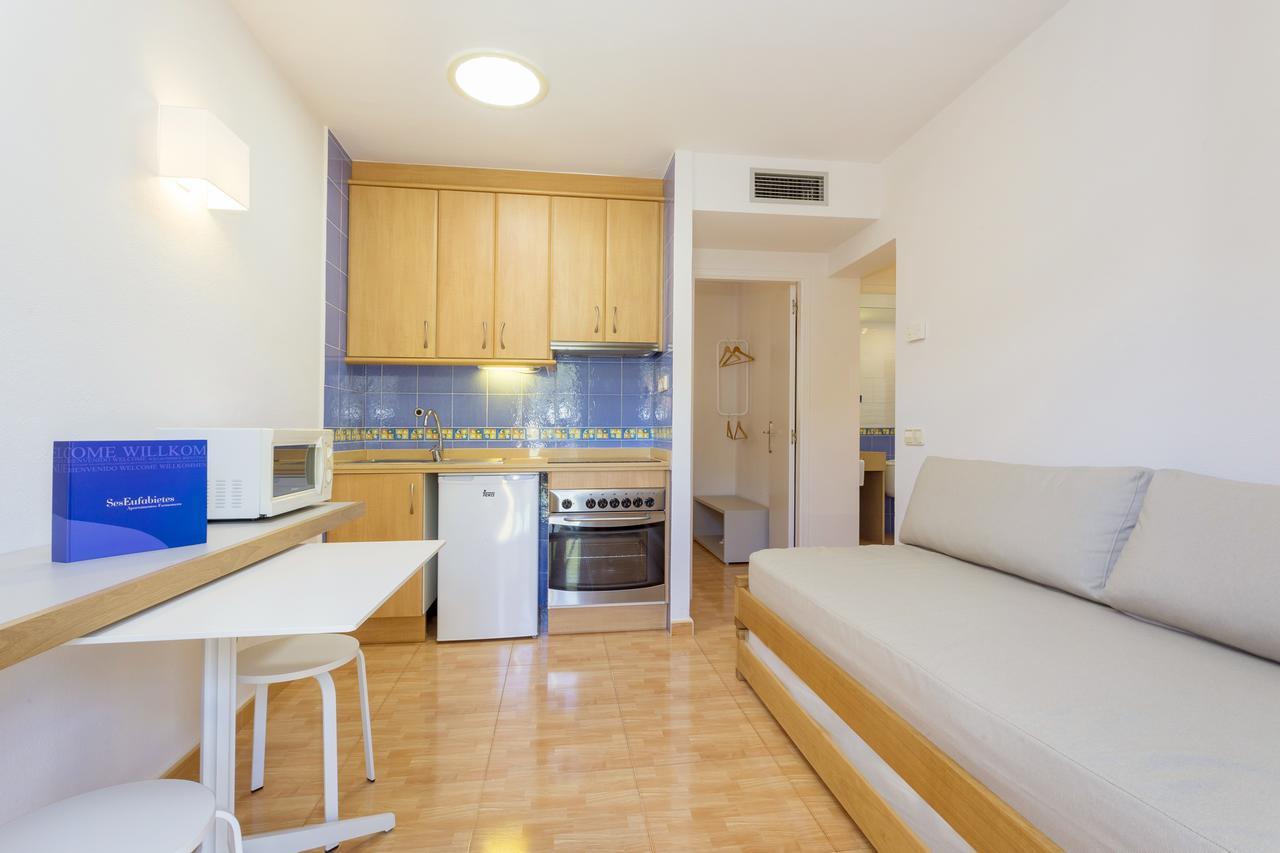 Ses Eufabietes Apartments & Restaurant Playa Migjorn Dış mekan fotoğraf