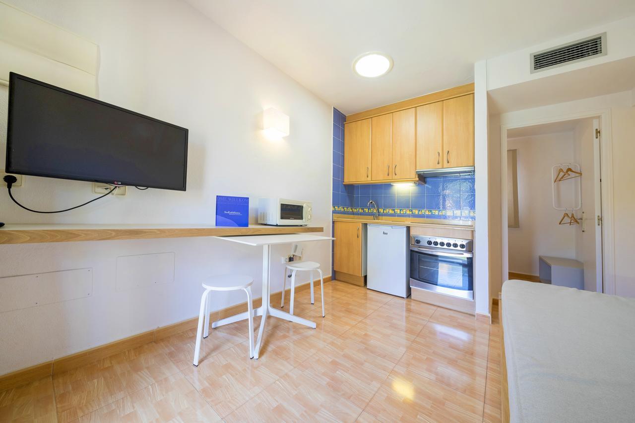 Ses Eufabietes Apartments & Restaurant Playa Migjorn Dış mekan fotoğraf