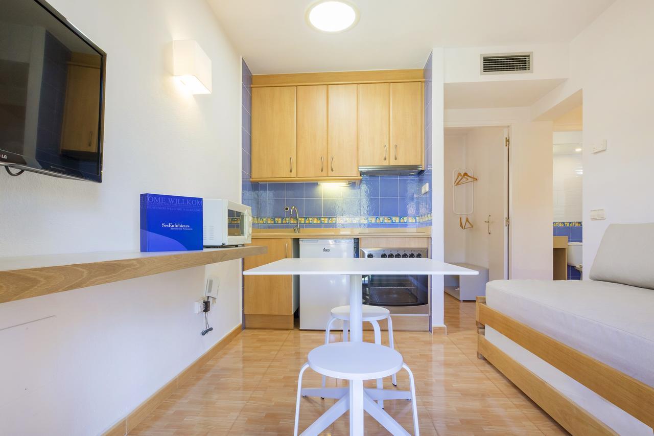 Ses Eufabietes Apartments & Restaurant Playa Migjorn Dış mekan fotoğraf