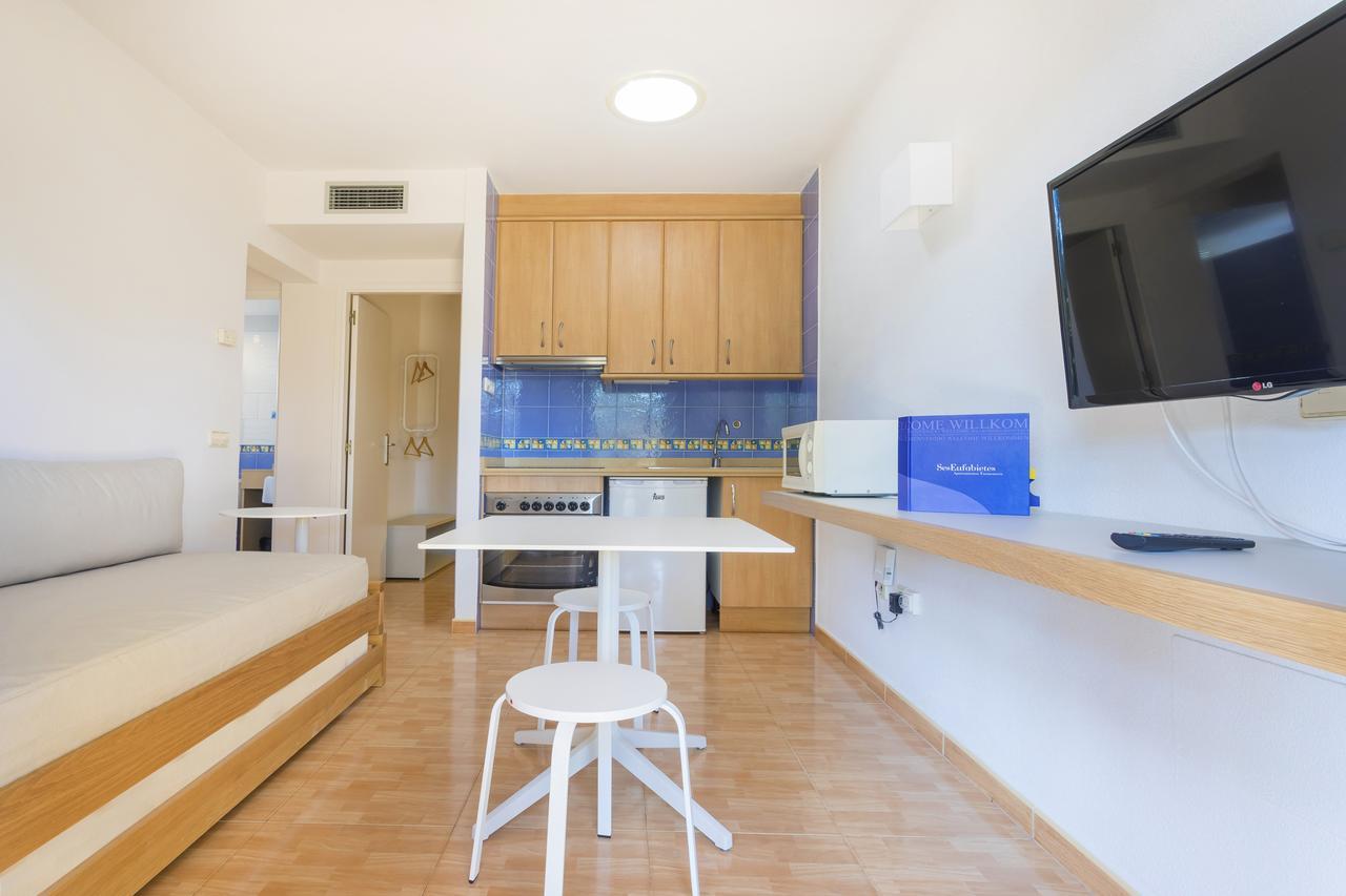 Ses Eufabietes Apartments & Restaurant Playa Migjorn Dış mekan fotoğraf