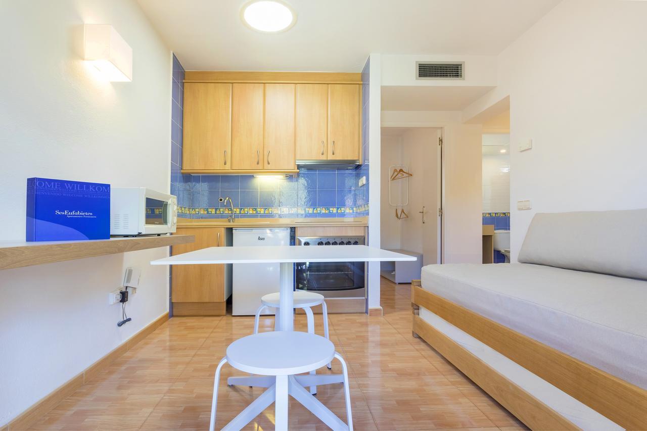 Ses Eufabietes Apartments & Restaurant Playa Migjorn Dış mekan fotoğraf