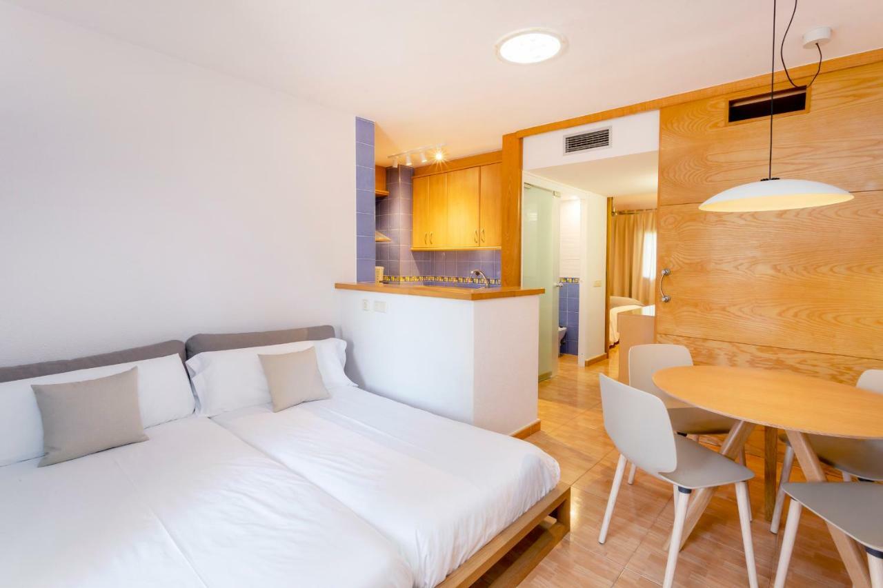 Ses Eufabietes Apartments & Restaurant Playa Migjorn Dış mekan fotoğraf